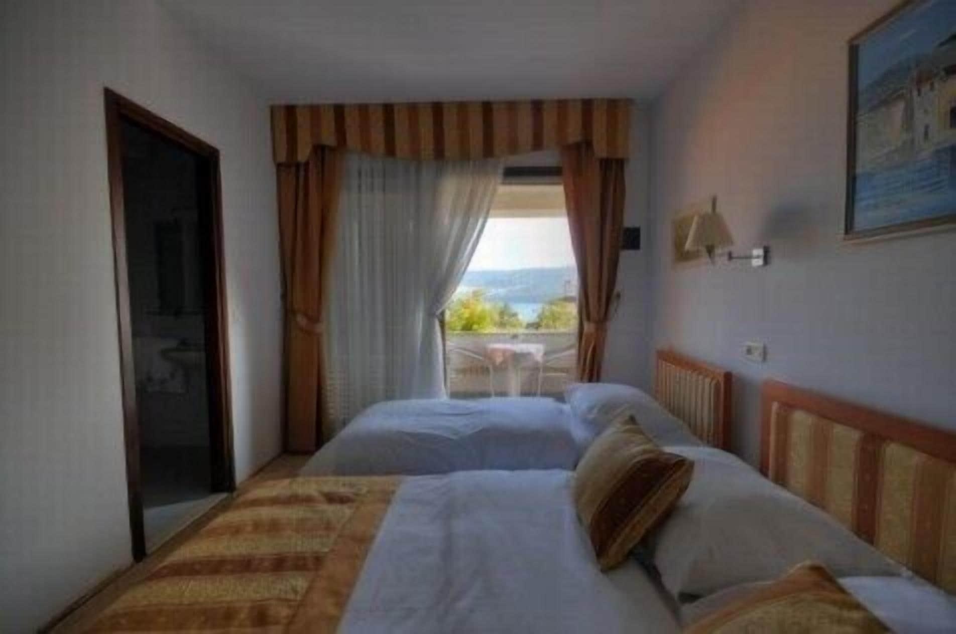 Hotel Trogirski Dvori Экстерьер фото