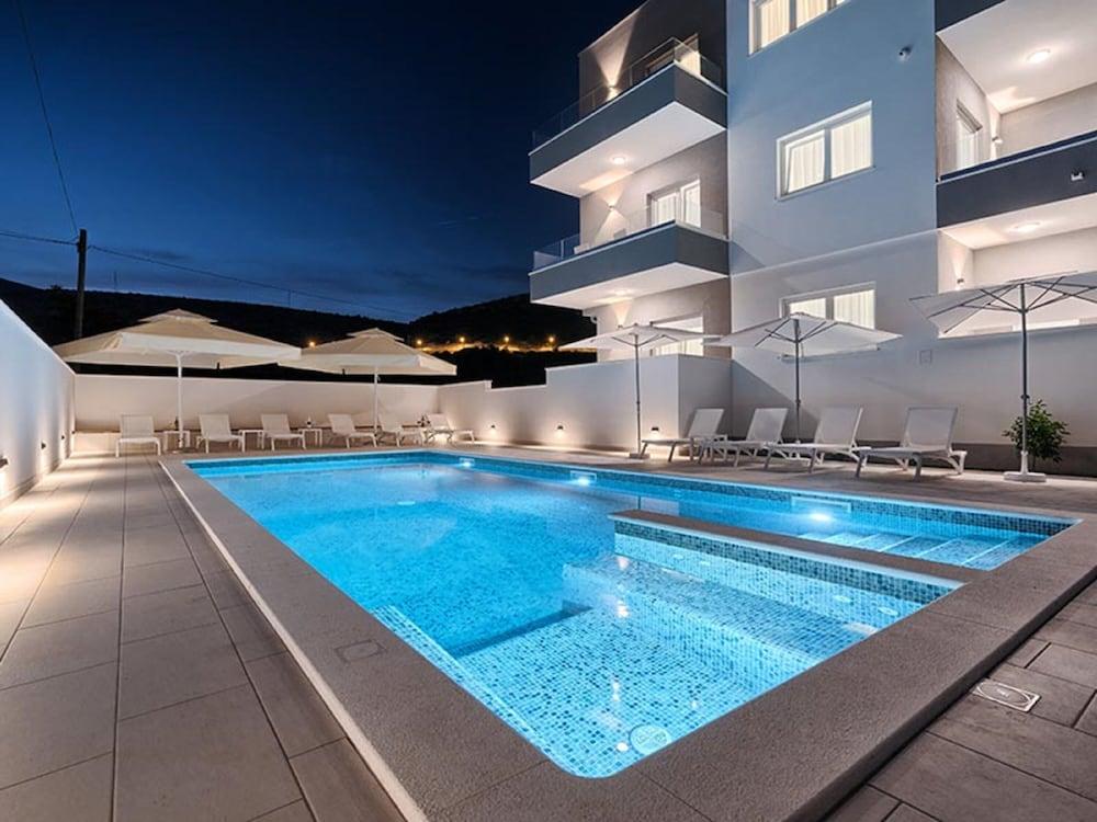 Hotel Trogirski Dvori Экстерьер фото
