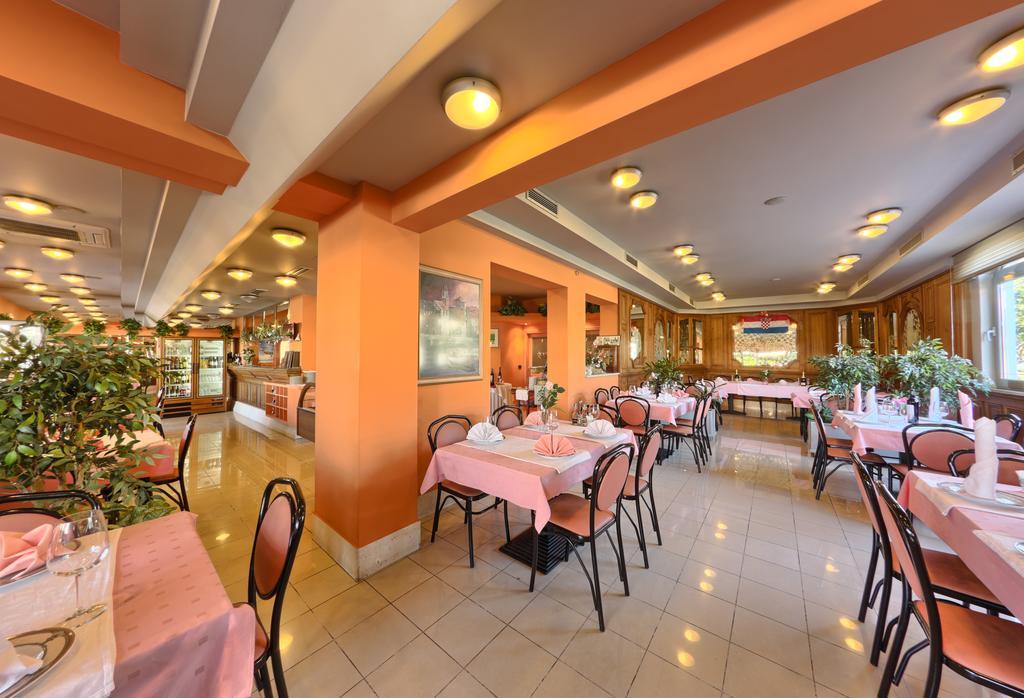 Hotel Trogirski Dvori Экстерьер фото