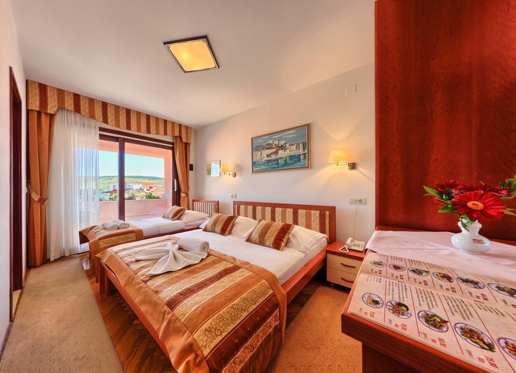 Hotel Trogirski Dvori Экстерьер фото