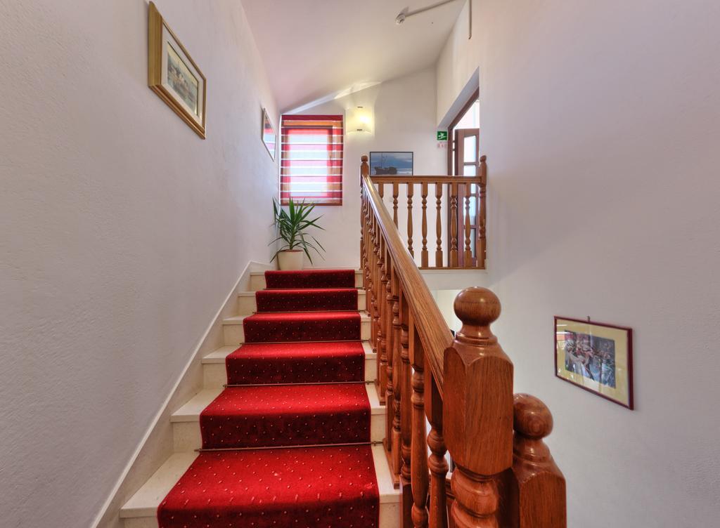 Hotel Trogirski Dvori Экстерьер фото