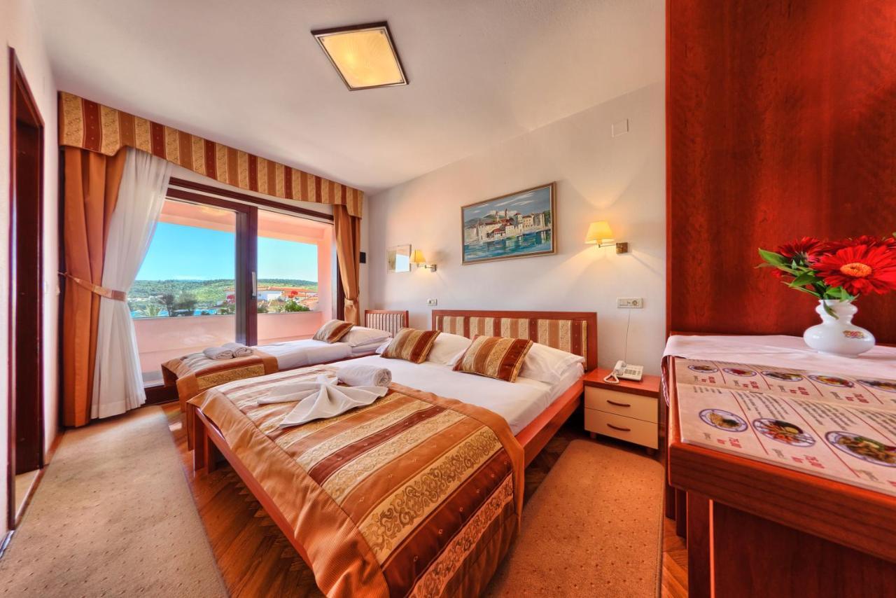 Hotel Trogirski Dvori Экстерьер фото