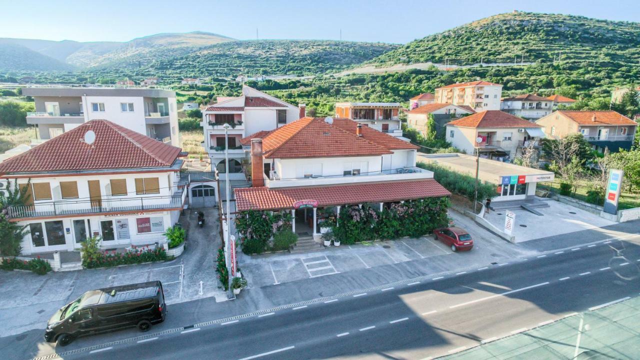 Hotel Trogirski Dvori Экстерьер фото